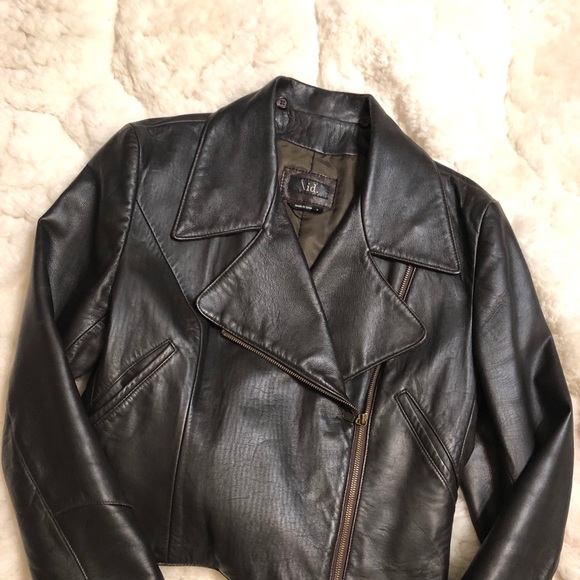 Leather jacket with removable brown fur collar - Picture 3 of 12